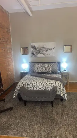 Downtown Spacious Industrial420 Friendly Loft Apt with Free Parking. No Parties Отели рядом с достопримечательностью «Mexicantown»