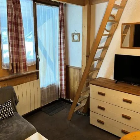 Studio in Alpe d'Huez Near Gondola