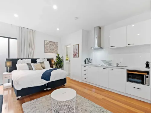 Stunning Studio Apartment Near Public Transport - Apartments