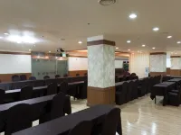 Benikea Daelim Hotel Hotels near Skyroad