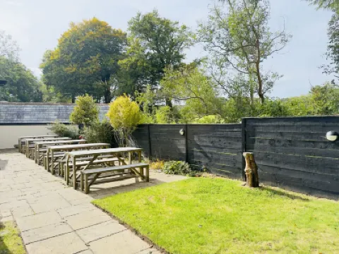 คิล มาร์ก - ไรซิง ซัน อินน์ โรงแรมใน