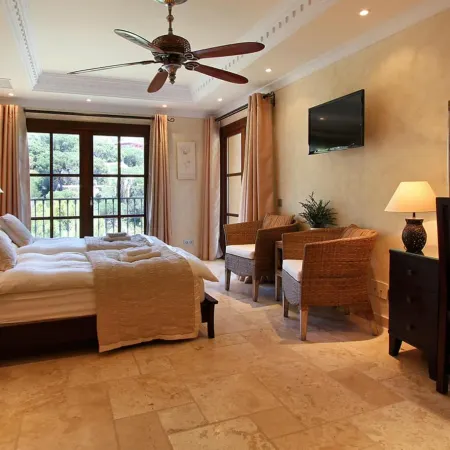 FREE €650 Daily Lux Pack - 7-Bed, Heated Pool