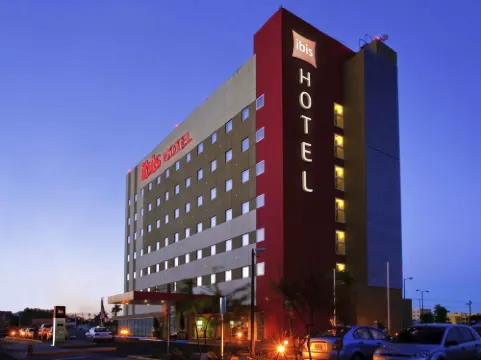 宜必思埃莫西約飯店