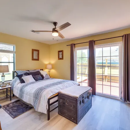 Barling Vacation Rental: Fenced-in Yard w/ Hot Tub