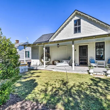 Cozy Currituck Home w/ Fire Pit Near Ferry!