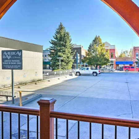 Walkable Studio Apartment in Downtown Livingston!
