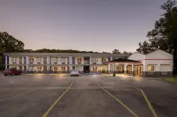 Super 8 by Wyndham Gadsden Al - Parkplatz