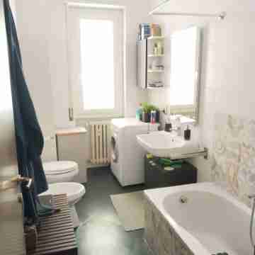 Spacious room in three-room apartment a stone's throw from the M1 Others