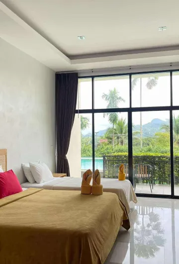 ห้องทริปเปิลซูพีเรียร์พร้อมทางลงสระว่ายน้ำ