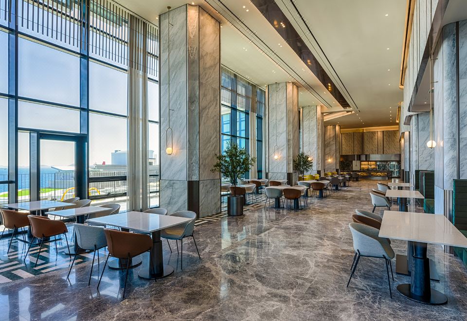 [쏠비치 남해의 인피니티 풀 전경]