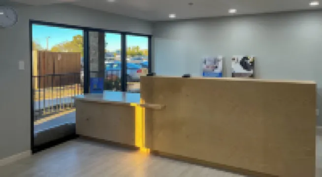 MOTEL 6 維克多維爾綠樹大道