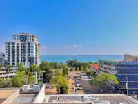 Stylish 1-Bed Darwin City Stay with Balcony Views