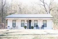 The Peach Cottage Near Horsehead Lake, University, Wedding Venues, Ozark Mtns!  호텔