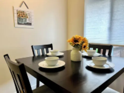 Quiet & Cozy, Walk 2 Shop, Laundry Parking & Patio