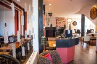 Los Muelles Boutique Hotel - parkir