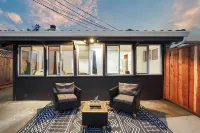 LakeFront Lavender House Hotels in San Mateo