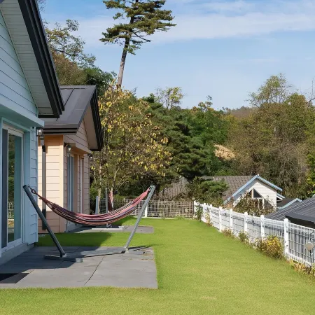 Gangneung Dawon Hill Pension Отели рядом с достопримечательностью «Музей Тэгваллён»