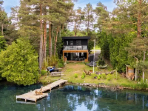 Luxury Waterfront Retreat | Casa Del Capo | Sauna, EV, Pizza Oven & Lake Views