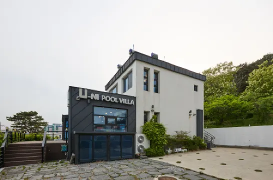 Pohang Uni Pool Villa Pension