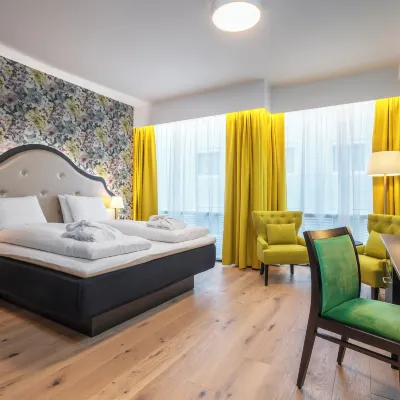 Thon Hotel Cecil Hotels near Chat Noir