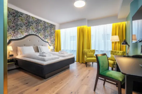 Thon Hotel Cecil Hotels near Oslo City Hall