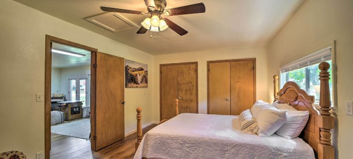 Historic Disney Home w/ Grill, Walk to Lake! Hotels in Mayes County