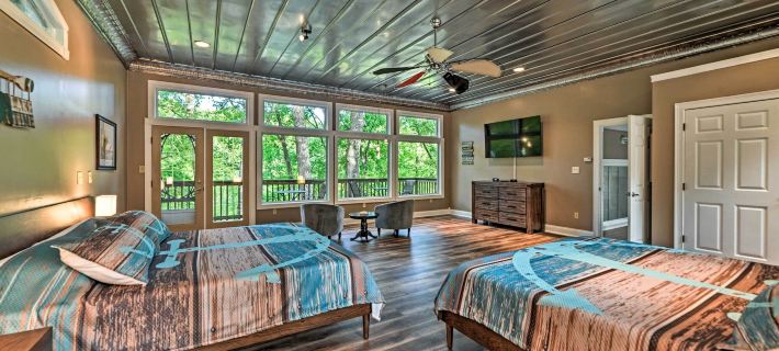 Lake Barkley Home Private Dock, Kayaks, Fire Pit! Отели в г. Тригг Каунти