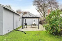 Marbella Lane Impeccable 3BR Delightful Escape - Homestays