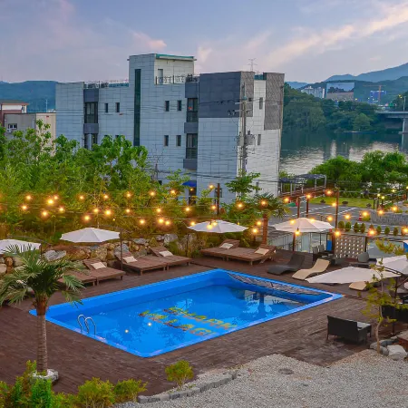 Shark Village Отели рядом с достопримечательностью «Астрономическая обсерватория «Космопия»»