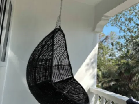 Modern Home 10minstobeach, Private Cliff, AC Wifi Hotels in West End