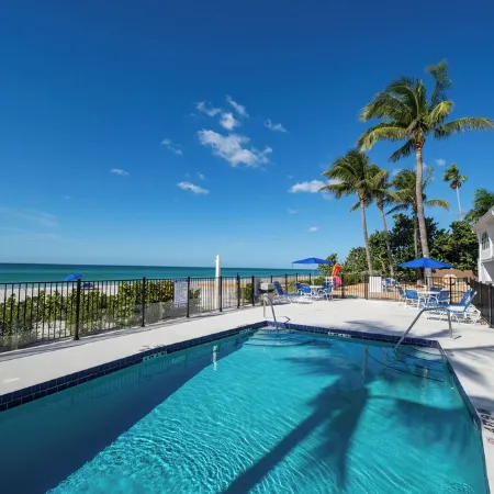 Charming 1-bedroom, Beachfront condo in fabulous Longboat Key steps to the beach
