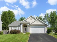 Modern Comfort Loves Park Stylish 3BR Getaway Hotels in Loves Park