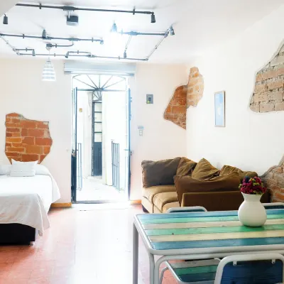 Hostal Hostalgia Casa Zul 旅館 鄰近安帕羅（Amparo）博物館的酒店