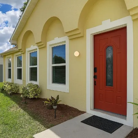 Spacious 4Br Retreat w/Heated Pool, Near Weeki Wachee Springs