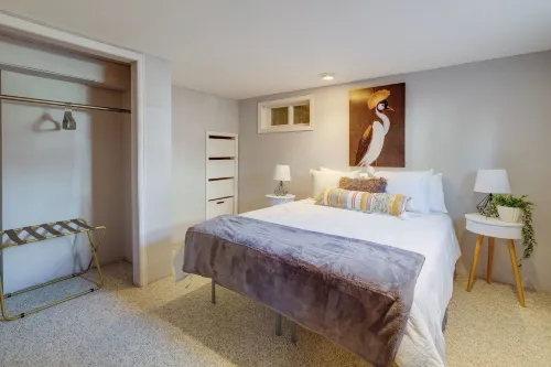 Near Downtown: Spacious Casper Getaway w/ Deck -  Privatzimmer
