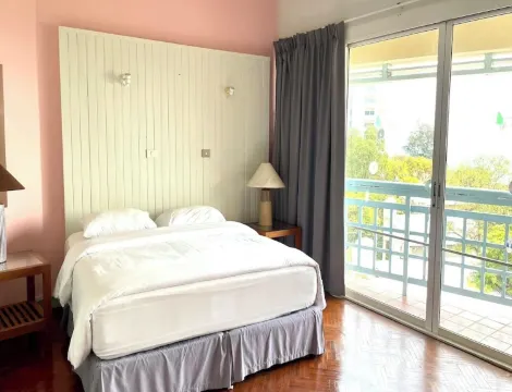 Executive Suite (701A)