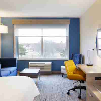 Holiday Inn Express & Suites Carbondale - University Area by IHG Rooms