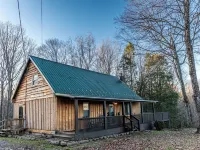 Getaway Cabin – Deck, Fire Pit & BBQ Near Gorge ワイルダーネスのホテル