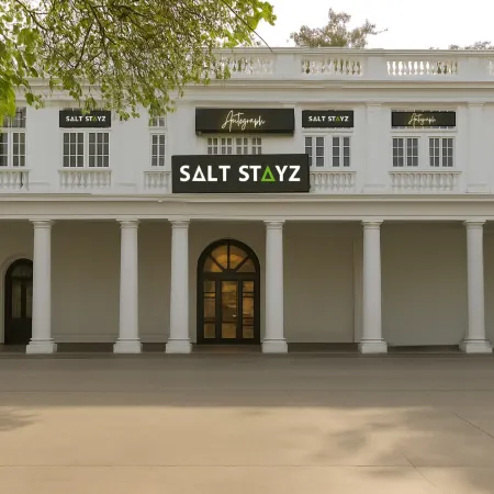 SALTSTAYZ AUTOGRAPH - CONNAUGHT PLACE Отели рядом с достопримечательностью «Офис Indian Railways»