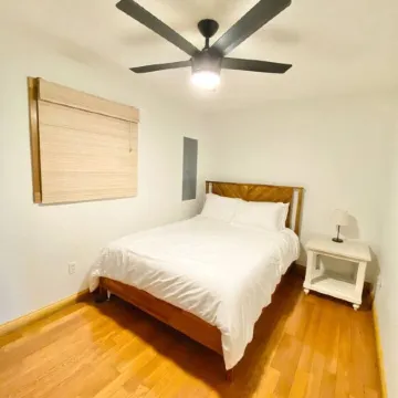 14 Guest, 7 Bed, 4 BR, Lakefront Cabin w/ Hot Tub