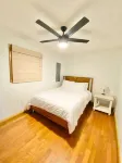 14 Guest, 7 Bed, 4 BR, Lakefront Cabin w/ Hot Tub
