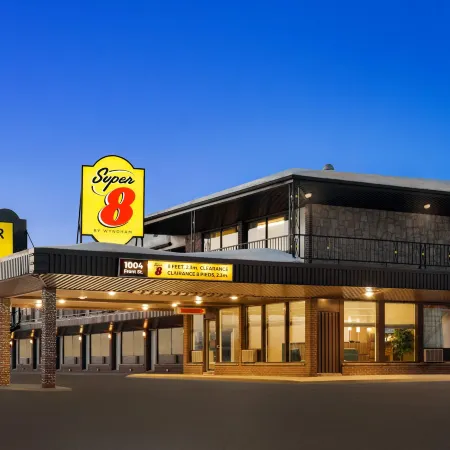Super 8 by Wyndham Hearst on Hotels in Cochrane District
