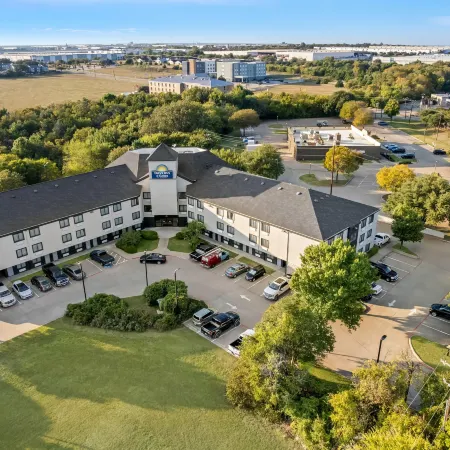 Days Inn & Suites by Wyndham DeSoto