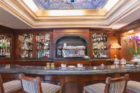 River Chateau Hotel - bar