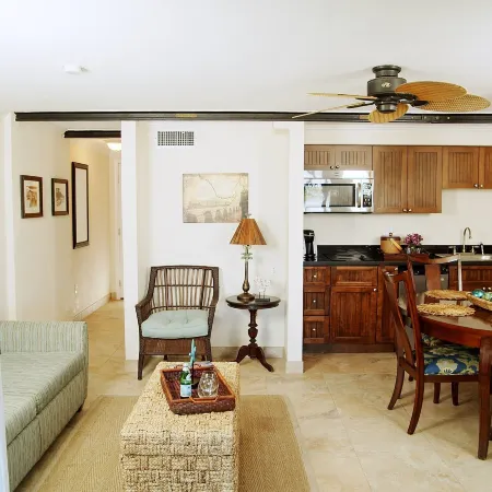 Coconut Palm Inn Hotels in Tavernier