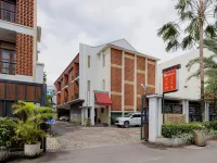 RedDoorz Premium Near Ragunan Zoo 2 拉古南動物園附近的飯店