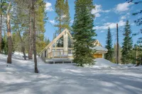 5 Mi to Soda Springs Mtn Resort: Forest-view Gem! - 2-Star