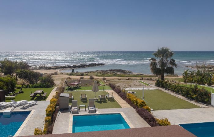 Villa Suri, Luxury Seafront Villa