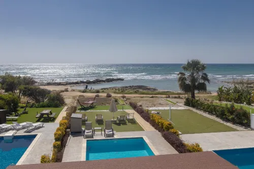 Villa Suri, Luxury Seafront Villa - WiFi