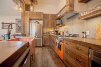 DT Ketchum - Chill, Two-story Getaway w/ a Gourmet Kitchen - Walk Downtown & to River Run Lifts - balcony